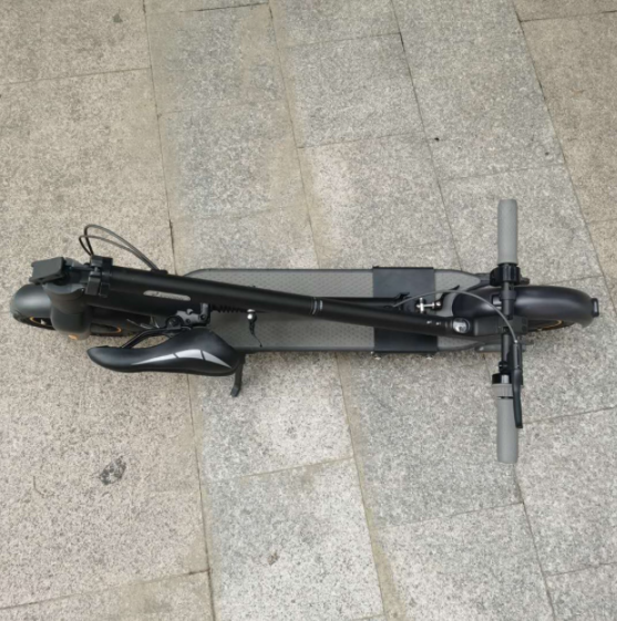 kokku murtav iste sadul elektritõuksile