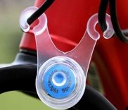 Jarrusatulaan asennettu valo sähköskoottereihin