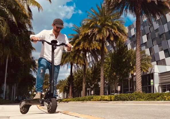 Apollo Phantom V2 sähköpotkulauta - Image 13