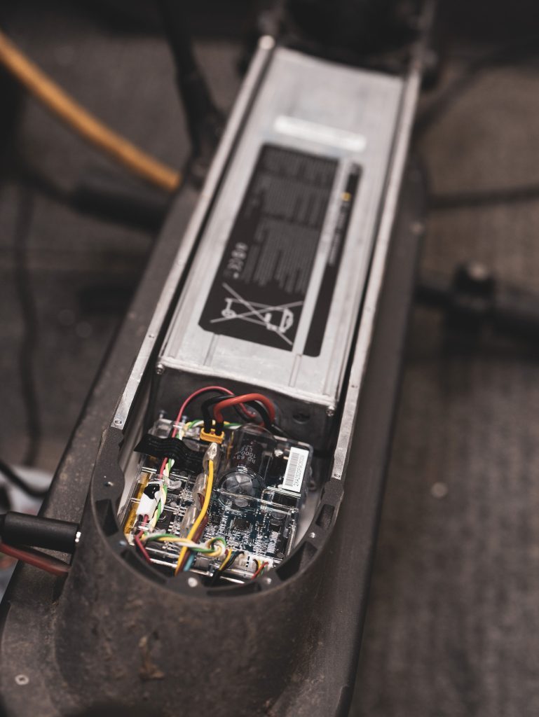 elektritõukeratas-xiaomi-aku-kontroller-touksimaailm-tõuksimaailm