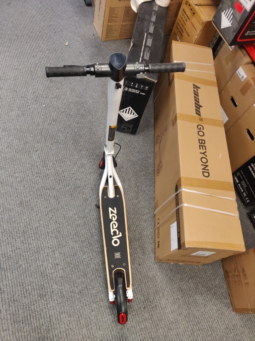 Kasutatud elektritõukeratas Zeeclo Comet valge elektritõukerattad soodsad elektrilised tõukerattad 3