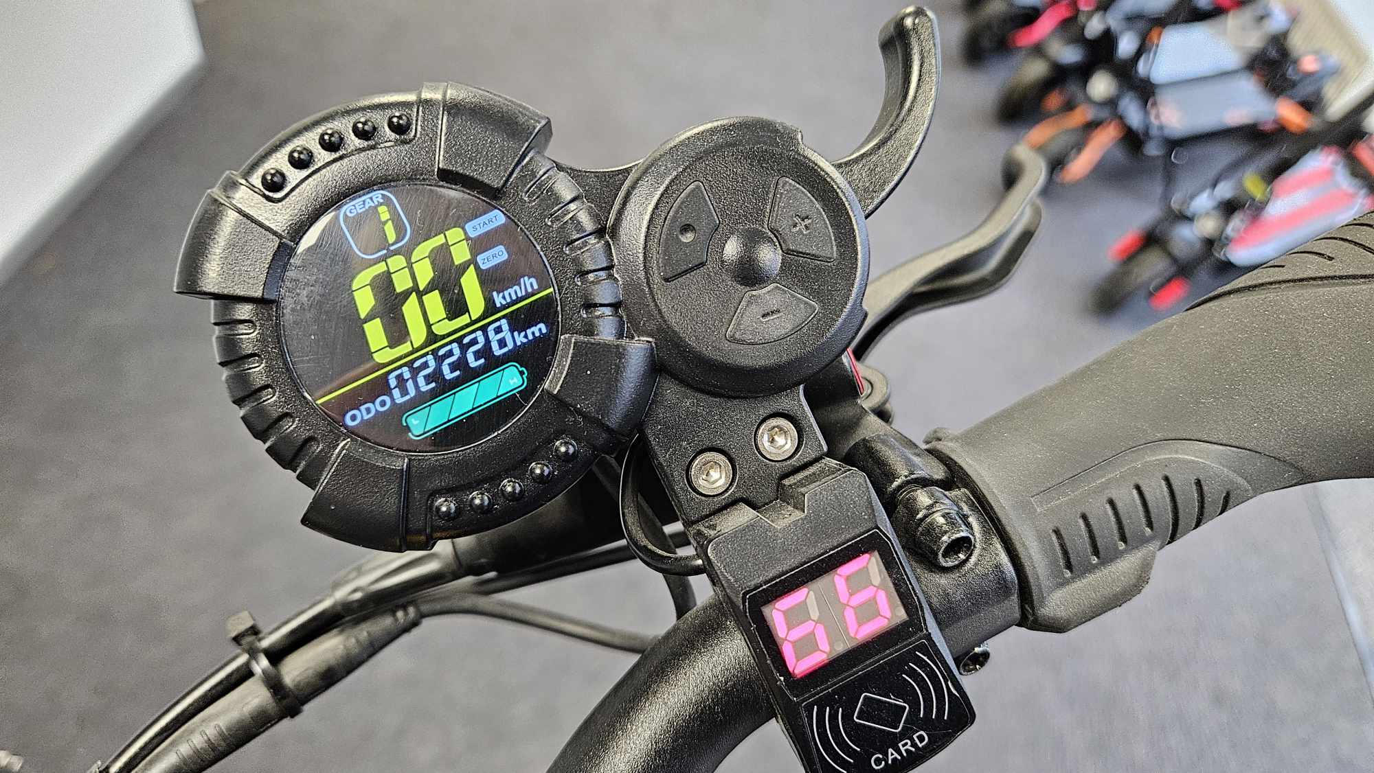 kasutatud elektritõukeratas vsett 10+ 28ah 60v aku suur 1