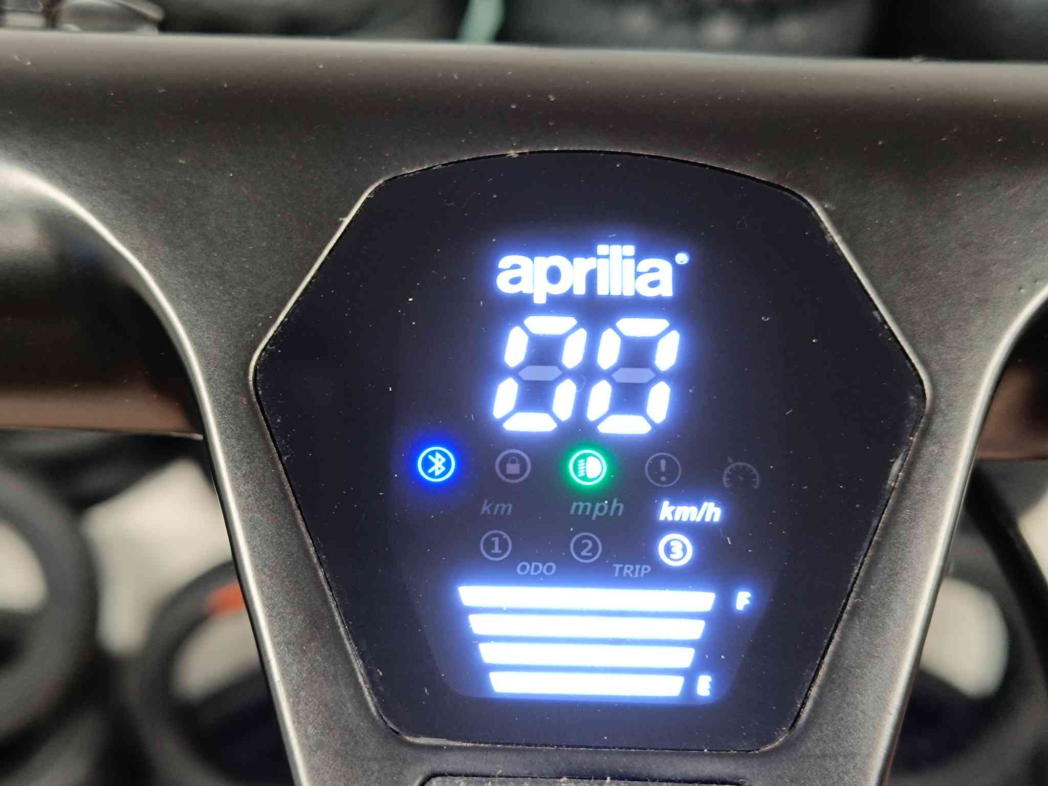 kasutatud Aprilia ESR2 Pro elektritõukeratas heas seisukorras elektritõuks 5