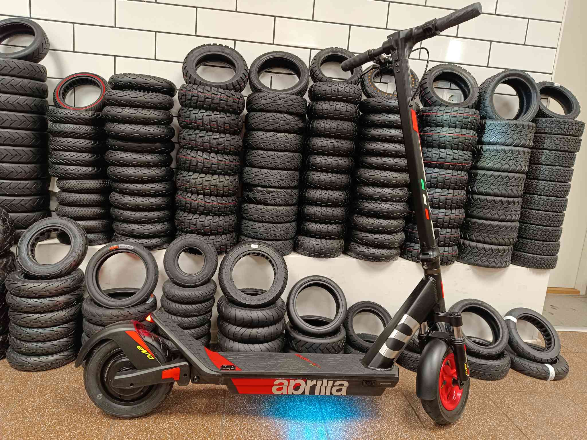 kasutatud Aprilia ESR2 Pro elektritõukeratas heas seisukorras elektritõuks 6