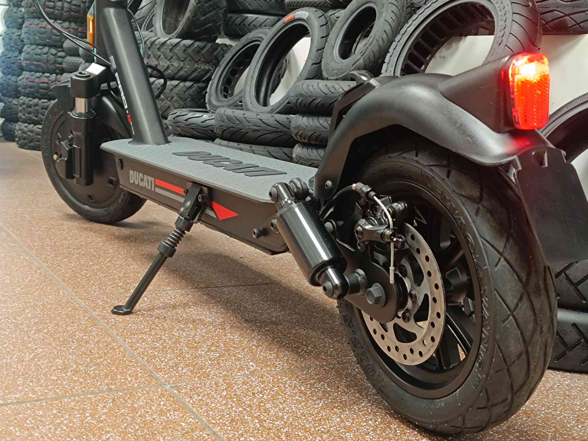 kasutatud Ducati Pro-2 Evo elektritõukeratas heas seisukorras elektritõuks 2