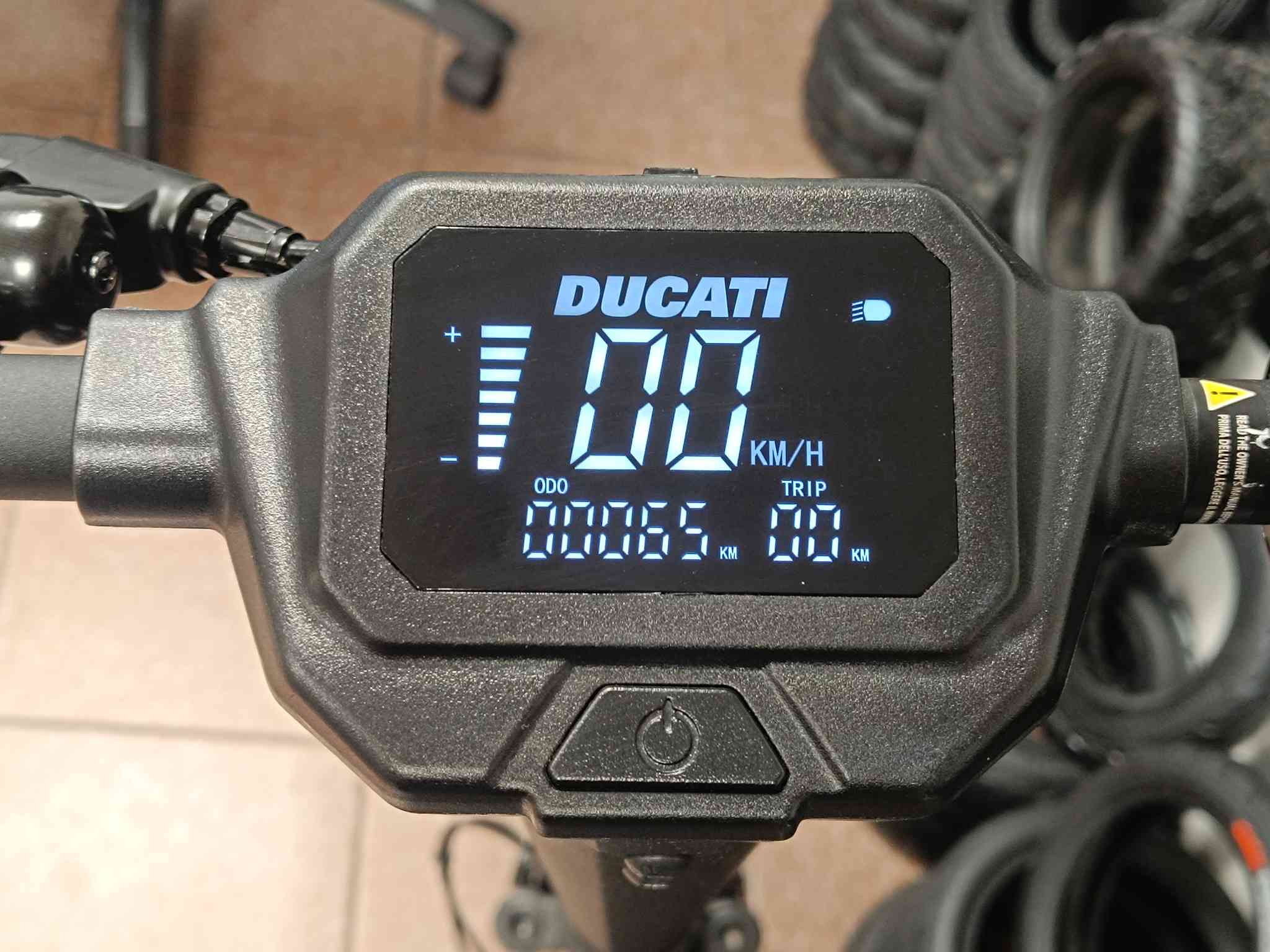 kasutatud Ducati Pro-2 Evo elektritõukeratas heas seisukorras elektritõuks 4